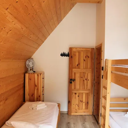 Demian 샬레 데마노브스카돌리나