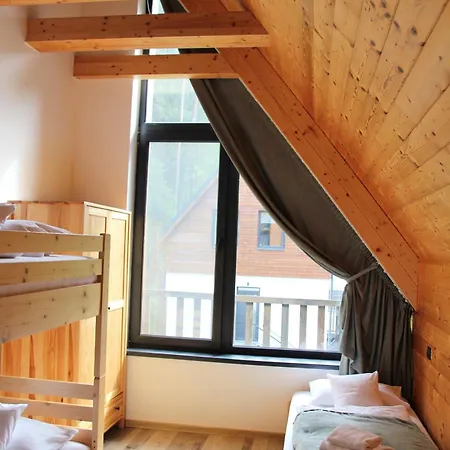 샬레 Demian 데마노브스카돌리나